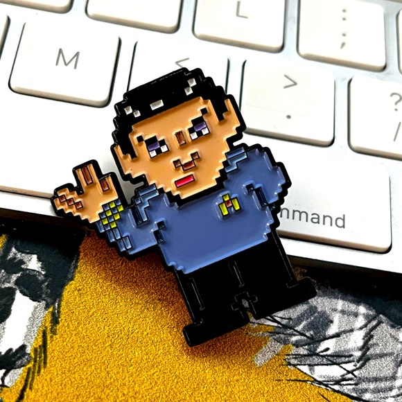8-Bit Spock Star Trek Enamel Pin/Button - Picture 1 of 2